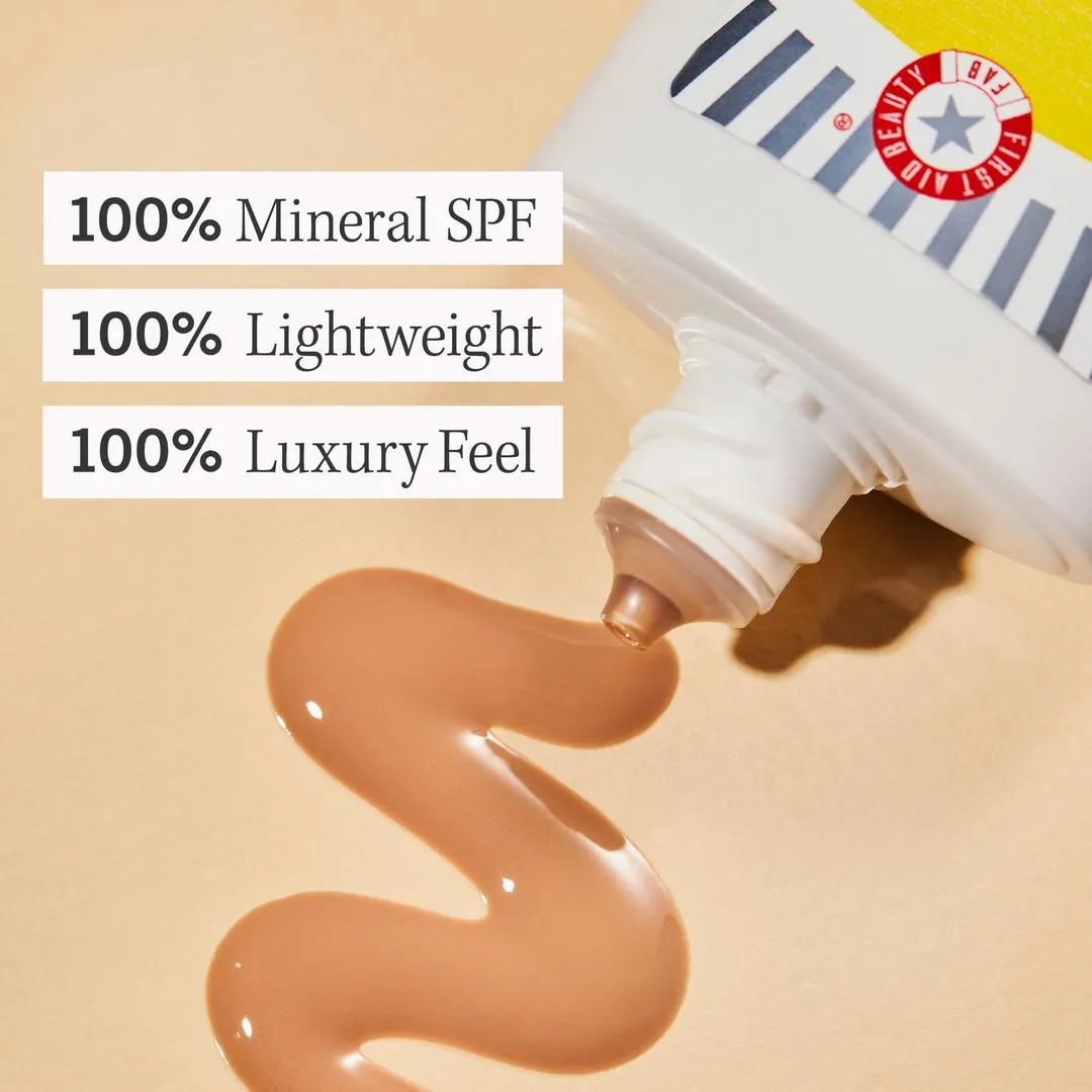First Aid Beauty Weightless Liquid Mineral Sunscreen With Zinc Oxide SPF 30 - Imagen 3