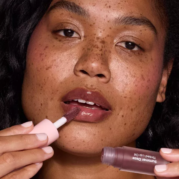 MCoBeauty Summer Daze Tinted Lip Oil - Imagen 3