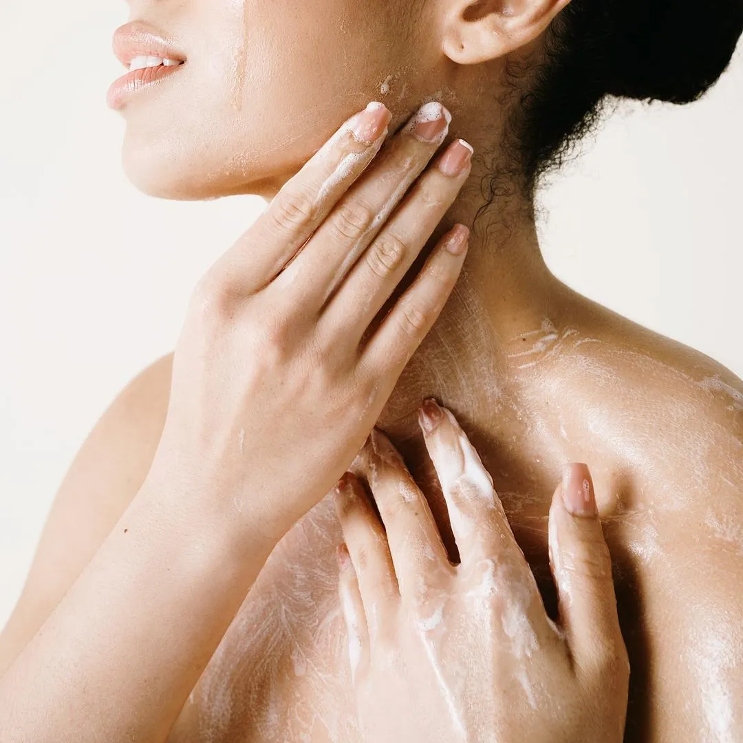 bdy. Foaming Oil Hydrating Body Wash with Hyaluronic Acid + Squalane - Imagen 2