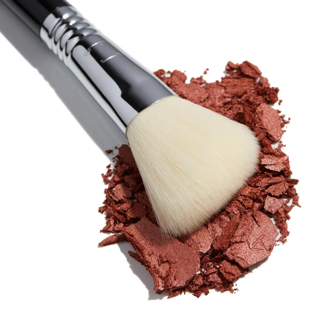 Sigma Beauty F40 Large Angled Contour Brush - Imagen 2