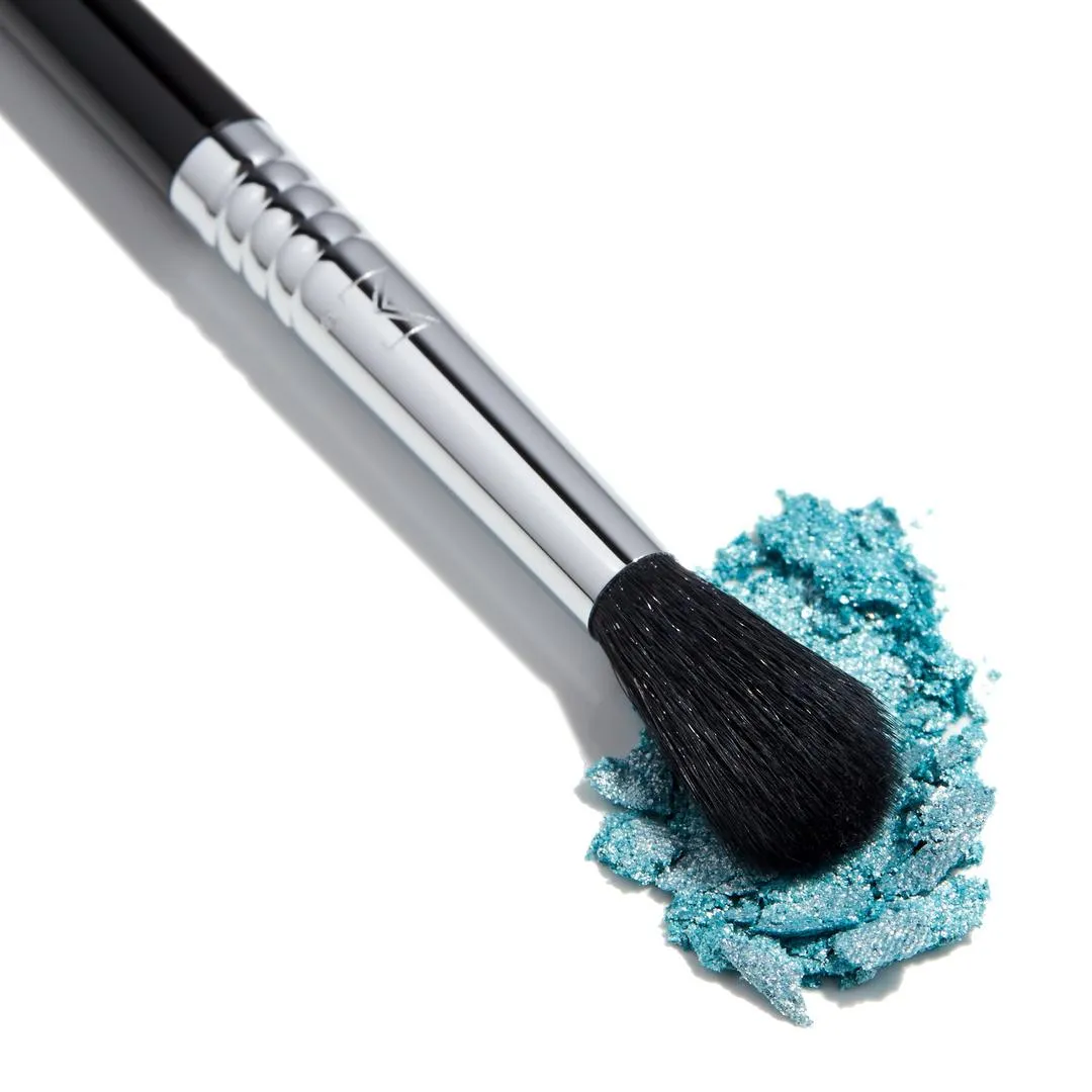 Sigma Beauty E40 Tapered Blending Brush - Imagen 2