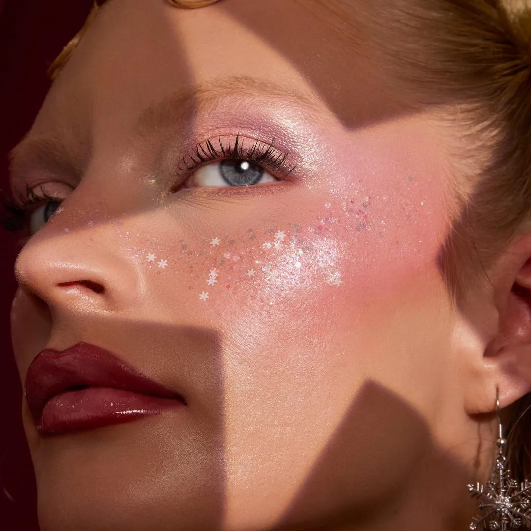 ColourPop x The Grinch Glitterally Obsessed Who-Hash Body Glitter Gel - Imagen 2
