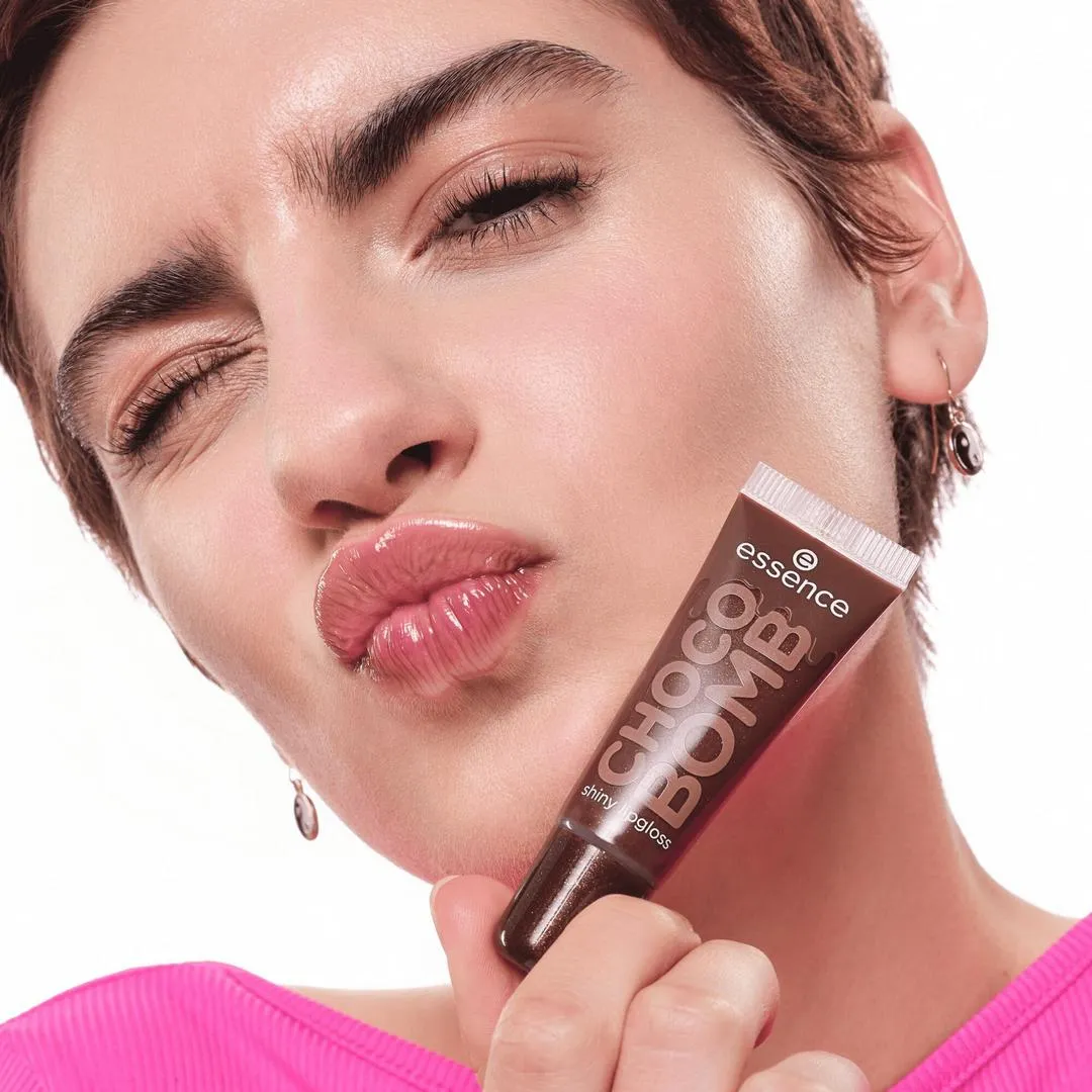 Essence Choco Bomb Shiny Lipgloss - Imagen 2