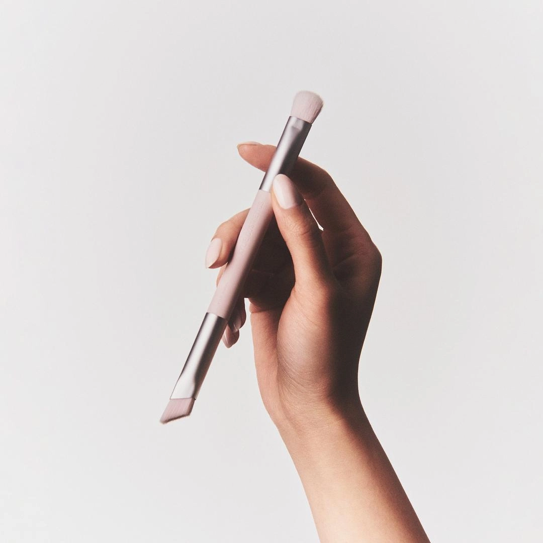 KYLIE COSMETICS Precise Sculpting Complexion Brush - Imagen 2