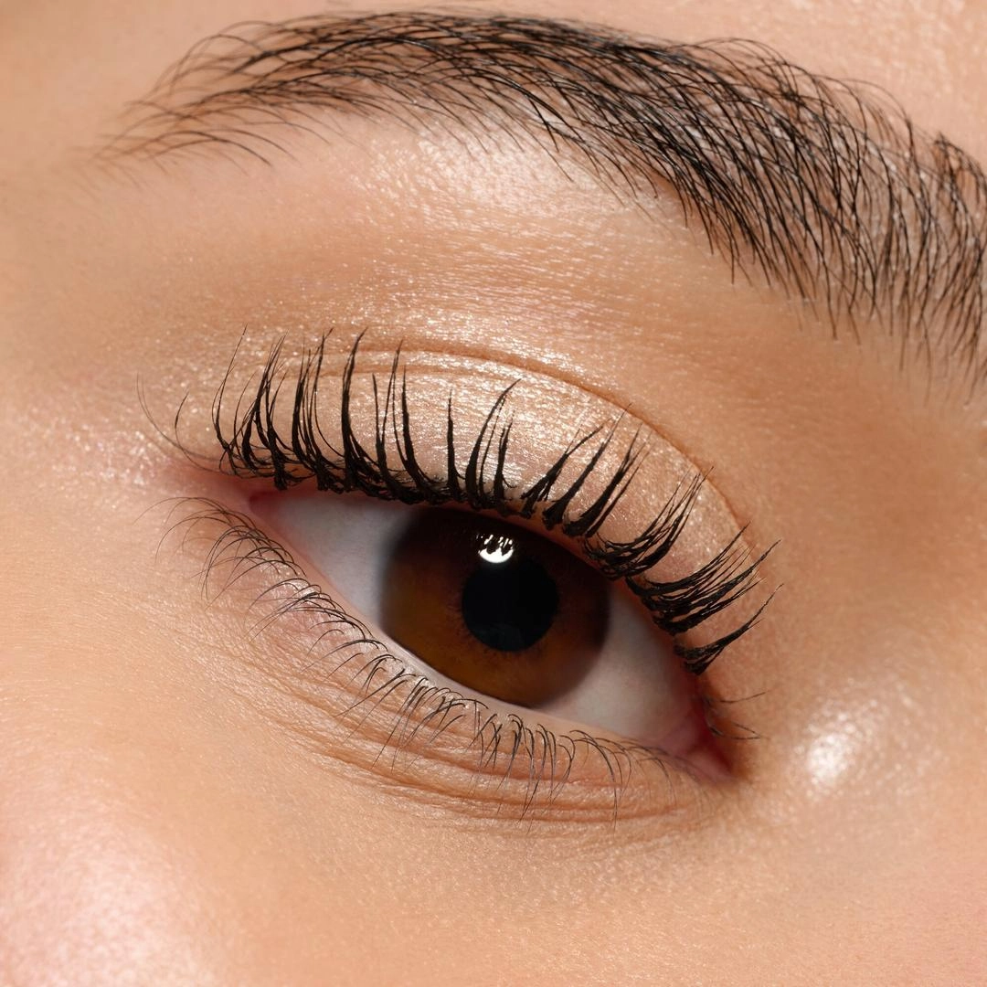 Essence Mono Eyeshadow Pearly - Imagen 2