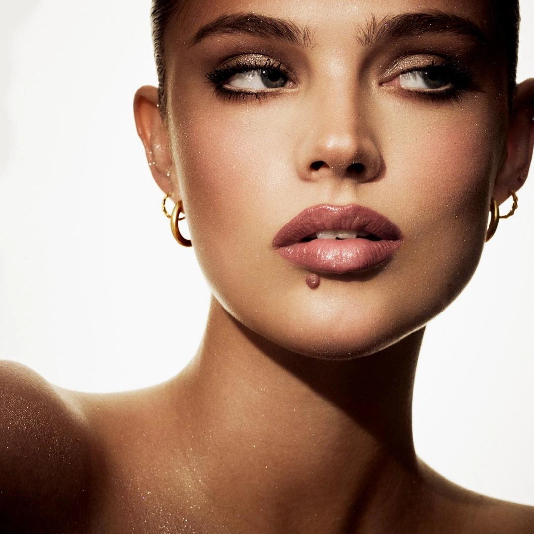 FENTY BEAUTY by Rihanna Limited Edition Midnight Diamonds Diamond Bomb All-Over Diamond Veil - Imagen 3