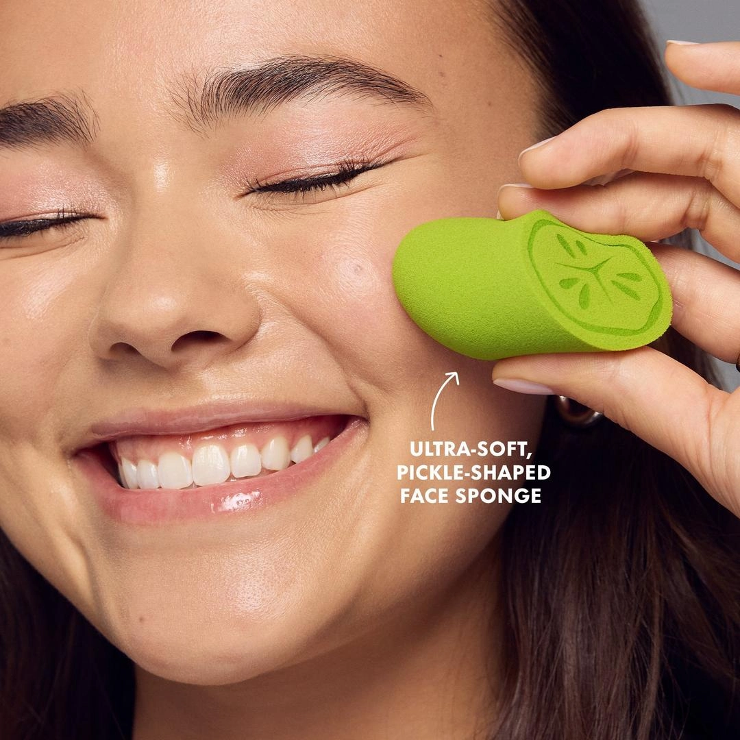 e.l.f. Cosmetics Pickle Makeup Sponge - Imagen 3