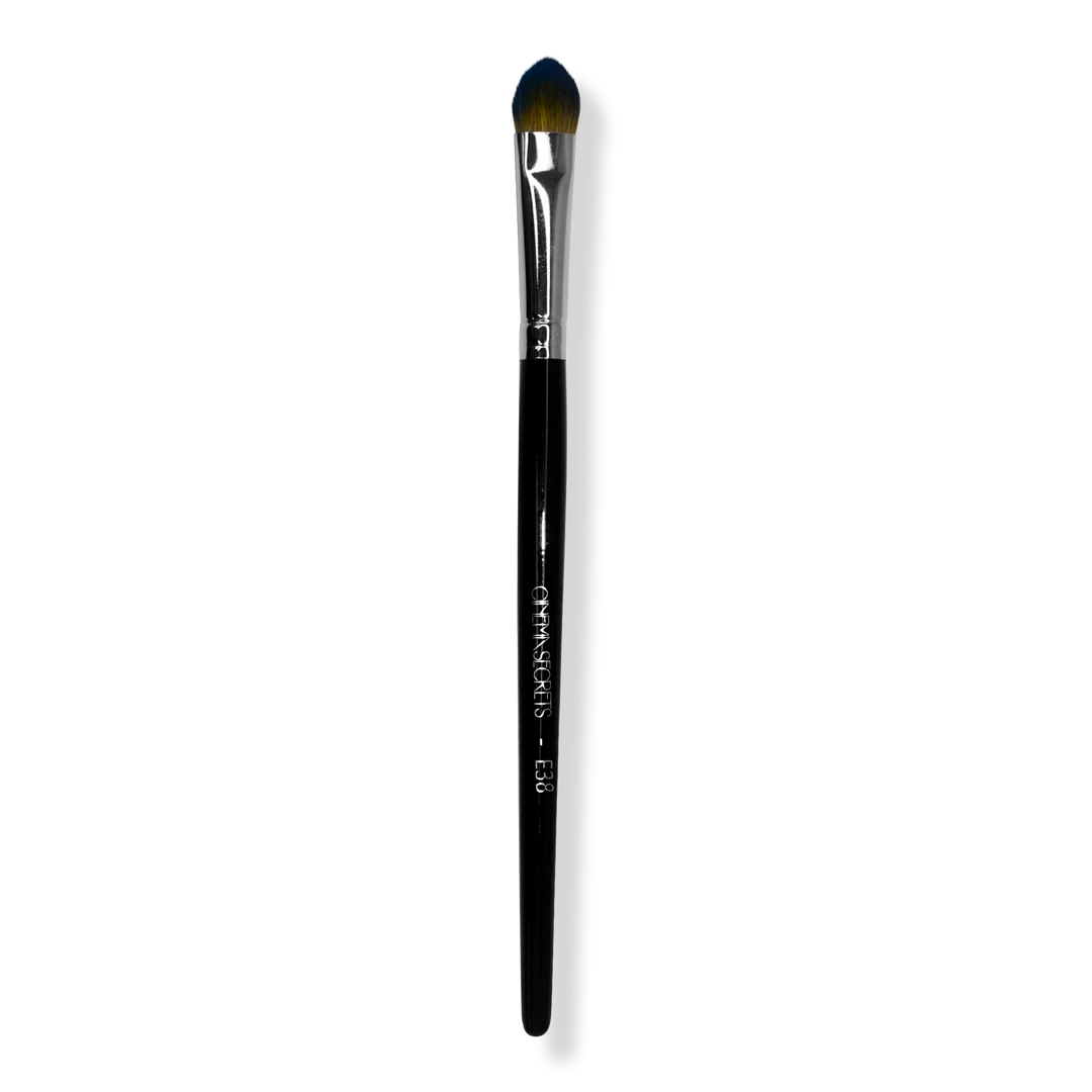 Cinema Secrets E38 - Pointed Packing Eyeshadow Brush