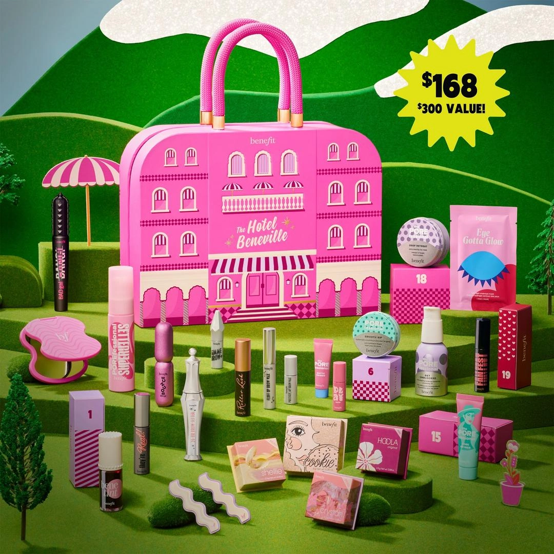 Benefit Cosmetics The Hotel Beneville 24-Day Beauty Advent Calendar Holiday Gift Set - Imagen 2